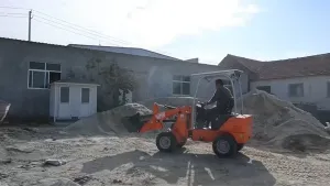 Carregadeira de rodas elétrica E15 (700 kg)