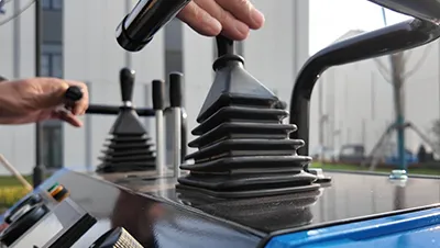 Minicarregadeira skid steer T460