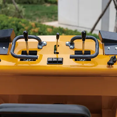 Minicarregadeira skid steer T490