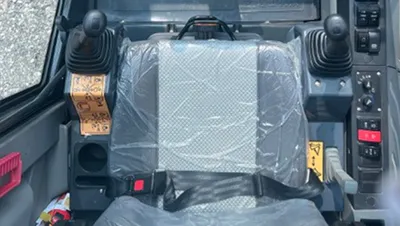 Escavadeira compacta sobre rodas ST609W